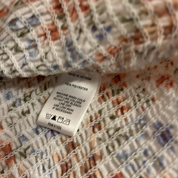 1.State Floral Smocked Top, Small, NWOT - Picture 4 of 5